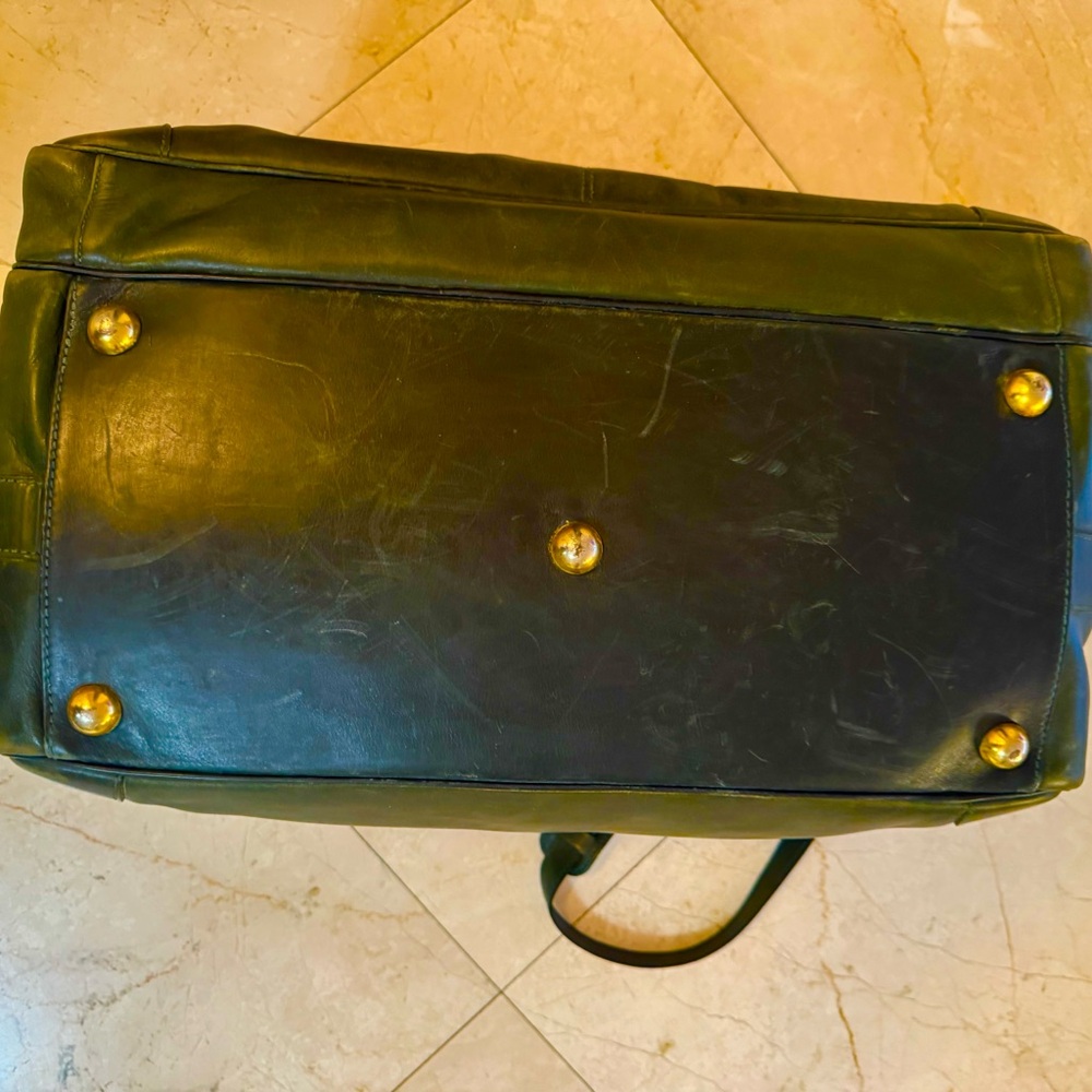 Elegant Olive Green Leather Duffel Bag made in Italy - Picture 8 of 8